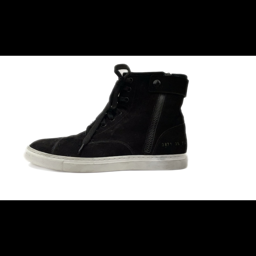 Common project sneakers